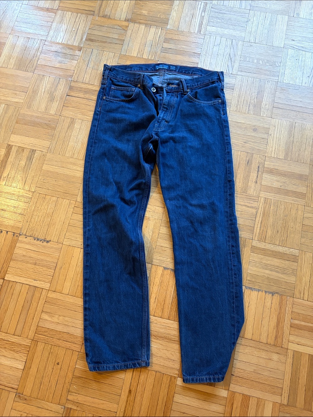Patagonia men’s straight leg dark wash jeans 36x32